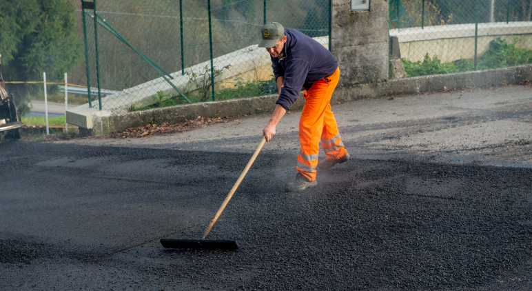 Sealcoating for Long-Lasting Pavement
